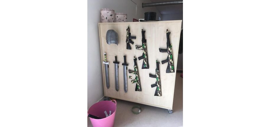 Magnetisk ophængning af rollespilsvåben