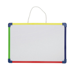 Whiteboard / skrivetavle til børn. Fungerer med whiteboardtusser og magneter.